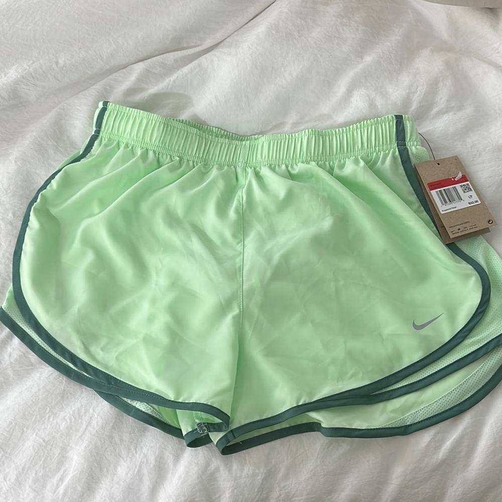 Nike Green Athletic Shorts Lightweight Dolphin Hem